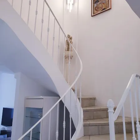 Апартаменти Hyper Centre Maison De 100m2 ; Terrasse 20 M2 Антіб