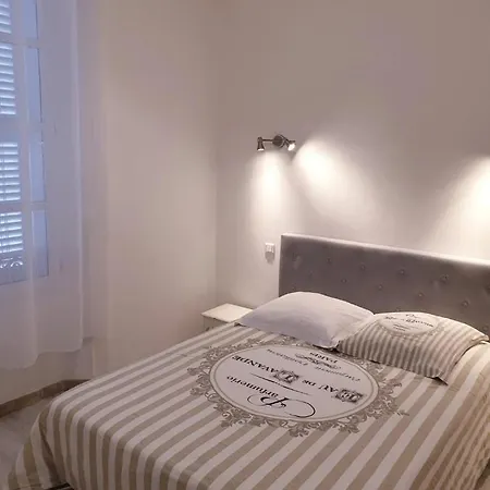 Apartment Hyper Centre Maison De 100m2 ; Terrasse 20 M2 *