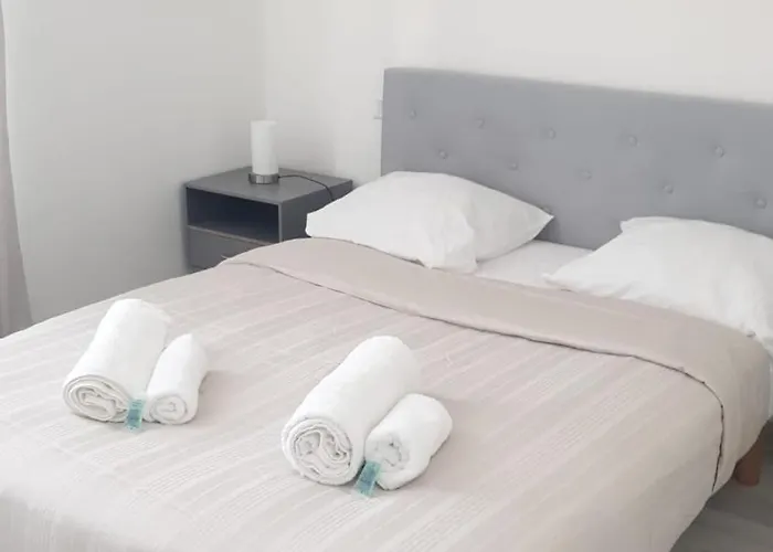 Hyper Centre Maison De 100m2 ; Terrasse 20 M2 * Antibes