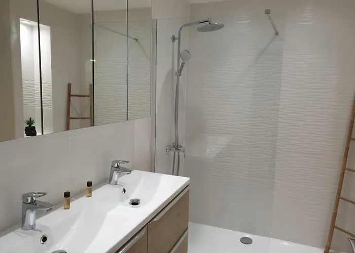 Hyper Centre Maison De 100m2 ; Terrasse 20 M2 דירה אנטיב