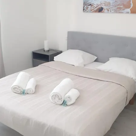 Hyper Centre Maison De 100m2 ; Terrasse 20 M2 * Antibes