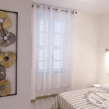 Hyper Centre Maison De 100m2 ; Terrasse 20 M2