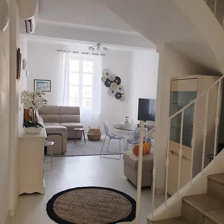 Apartment Hyper Centre Maison De 100m2 ; Terrasse 20 M2 *