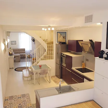 Apartment Hyper Centre Maison De 100m2 ; Terrasse 20 M2 *