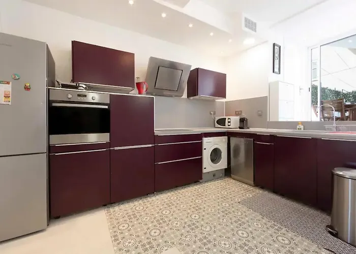 Hyper Centre Maison De 100m2 ; Terrasse 20 M2 *