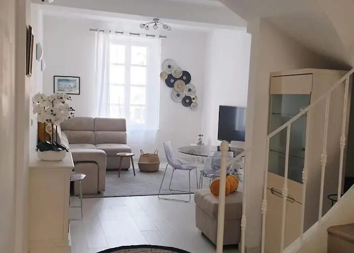 Daire Hyper Centre Maison De 100m2 ; Terrasse 20 M2 *